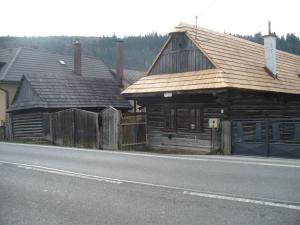 Pohľad na zrubový dom